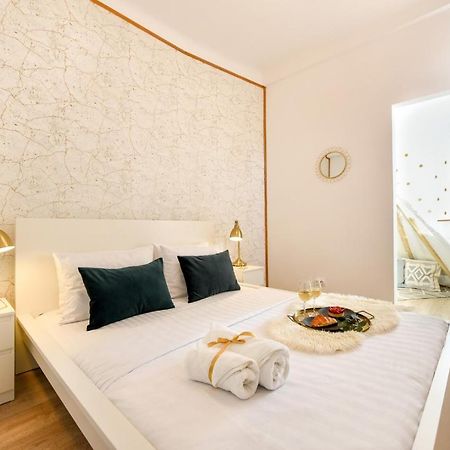 Cozy 1Br Escape - Apartment With Charming Balcony Near Universitate Bucharest Luaran gambar