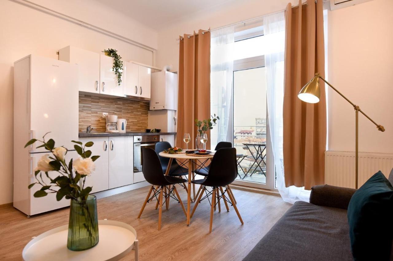 Cozy 1Br Escape - Apartment With Charming Balcony Near Universitate Bucharest Luaran gambar