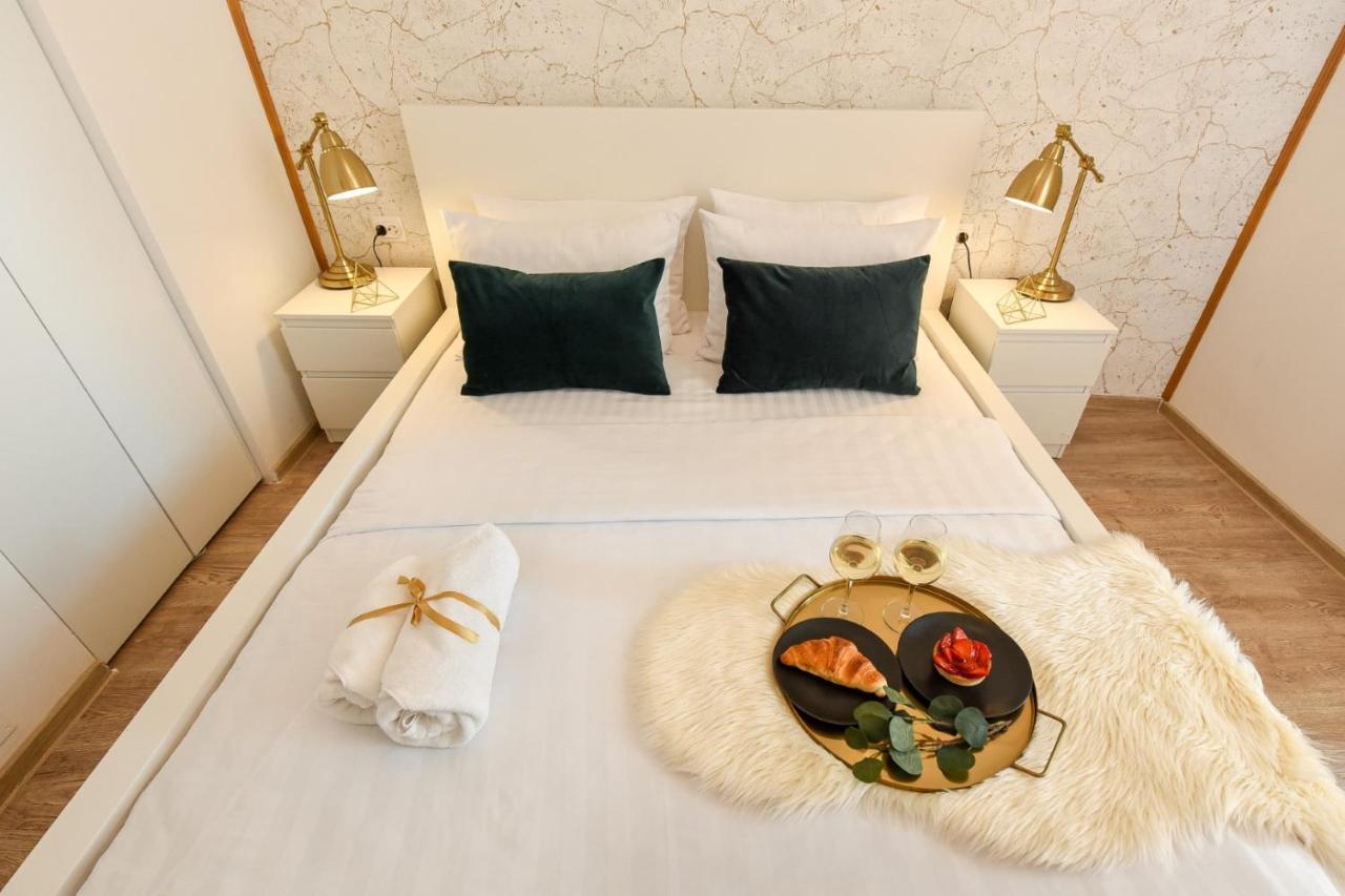 Cozy 1Br Escape - Apartment With Charming Balcony Near Universitate Bucharest Luaran gambar