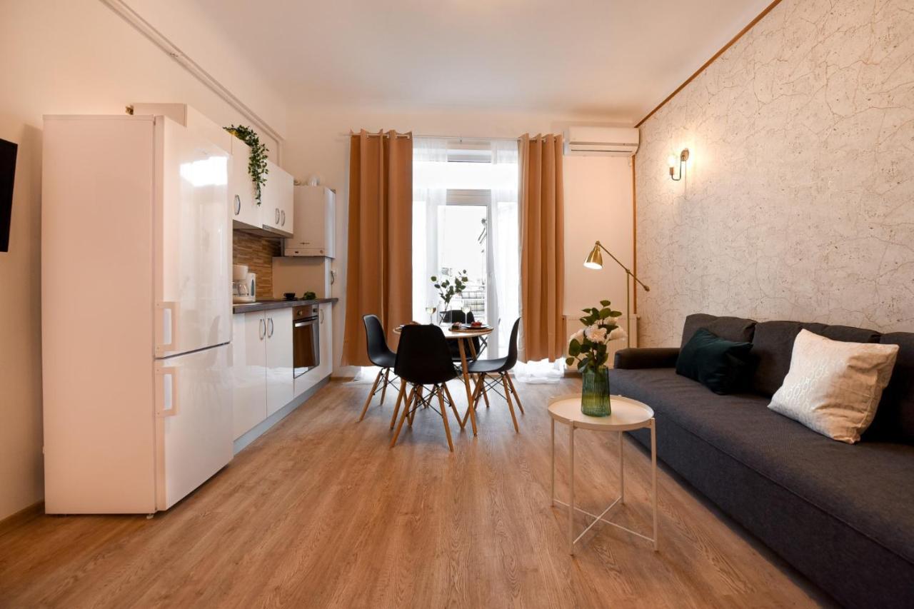 Cozy 1Br Escape - Apartment With Charming Balcony Near Universitate Bucharest Luaran gambar