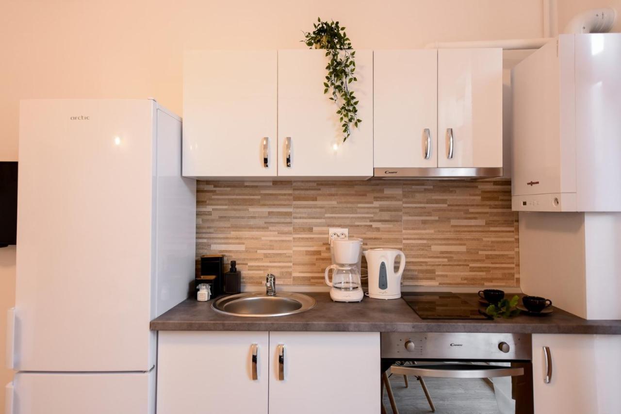 Cozy 1Br Escape - Apartment With Charming Balcony Near Universitate Bucharest Luaran gambar